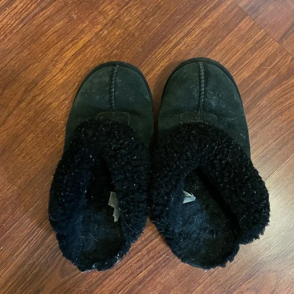 UGG Black Women's Shoes - Picture 1 of 3